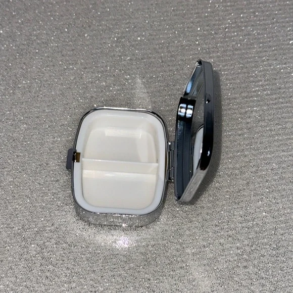 Butterfly Travel NWT Small Pill Box with Mirror - Picture 4 of 5